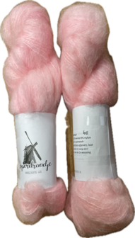 Kid mohair DK Fluff hand geverfd kleur nr 611 zacht roze